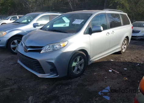 2019 Toyota Sienna Le 8 Passenger z USA, uszkodzony, nr VIN 5TDKZ3DC3KS009554